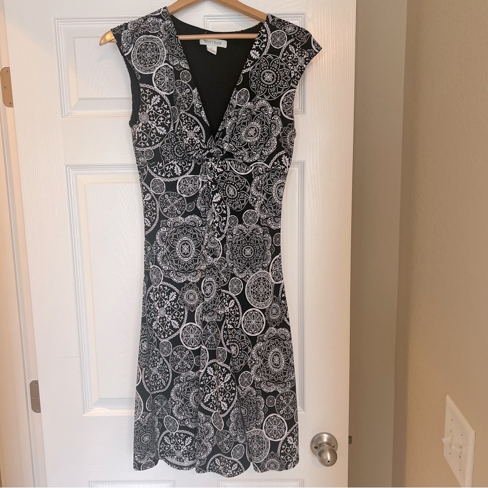White House Black Market Mandala Print Dress Size 8 Sleeveless Twist Fro…